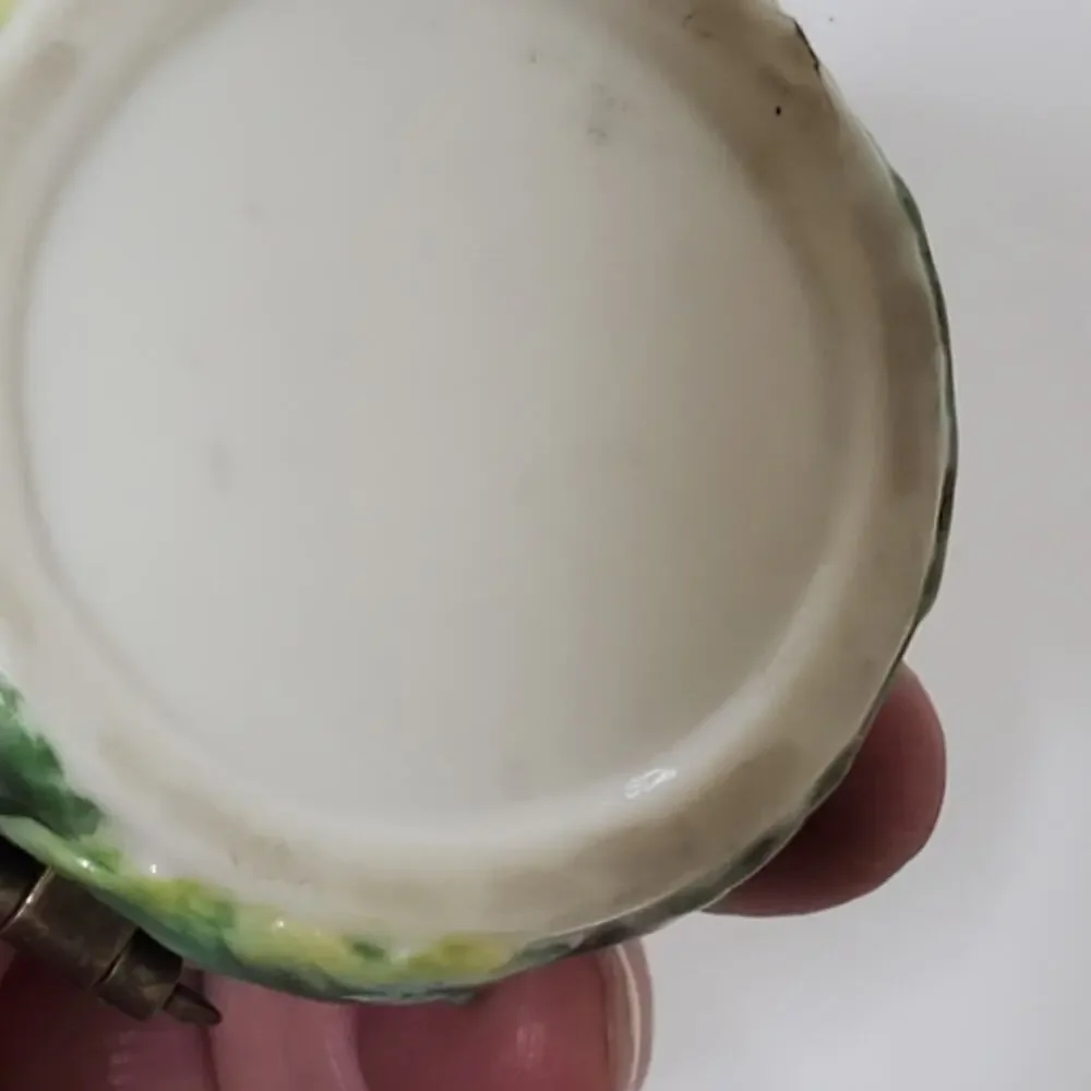Vintage floral ceramic lidded three-dimensional Rose trinket box 2
